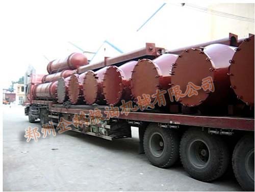 发货通知:吉林50吨大豆油成套罐组浸出设备装车(图1) 大豆油成套罐组浸出设备装车发货图