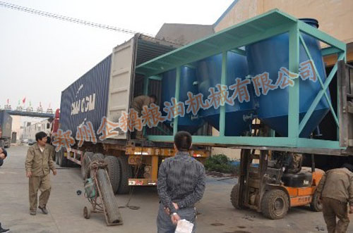 国内几大小品种油脂价格平稳,厂商将获利(图1) 成套浸出设备装车发货图